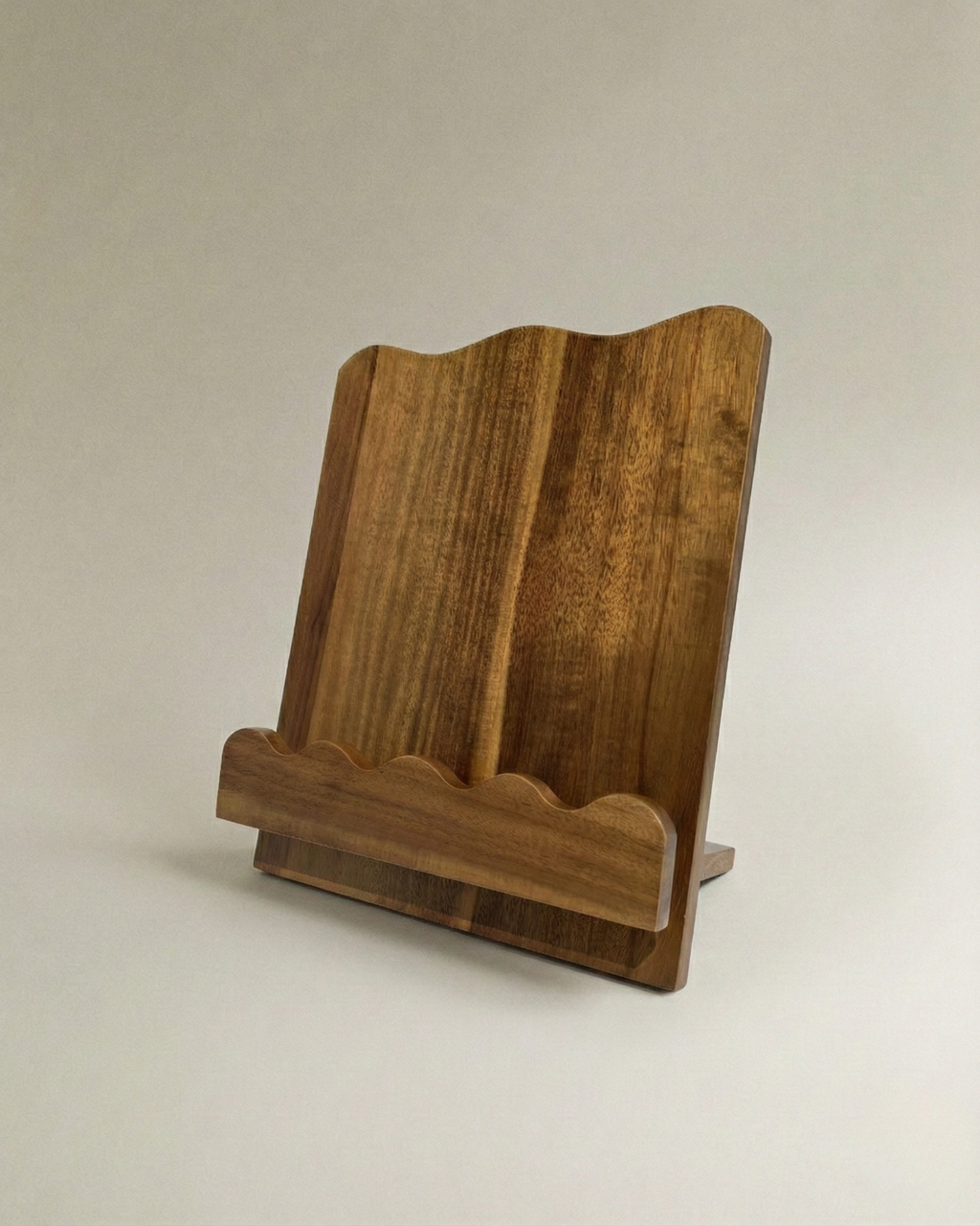 The Scalloped Cookbook Stand