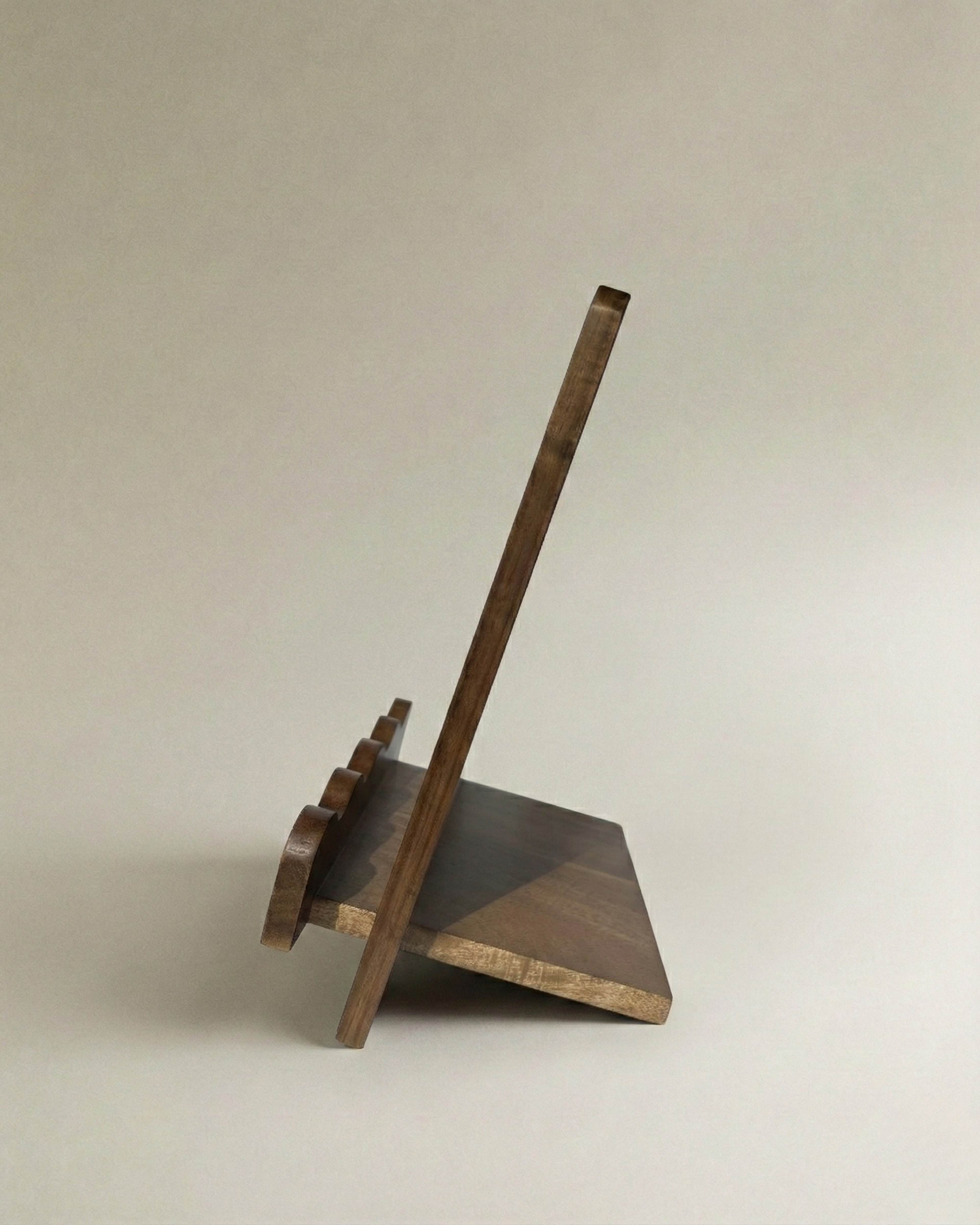 The Scalloped Cookbook Stand